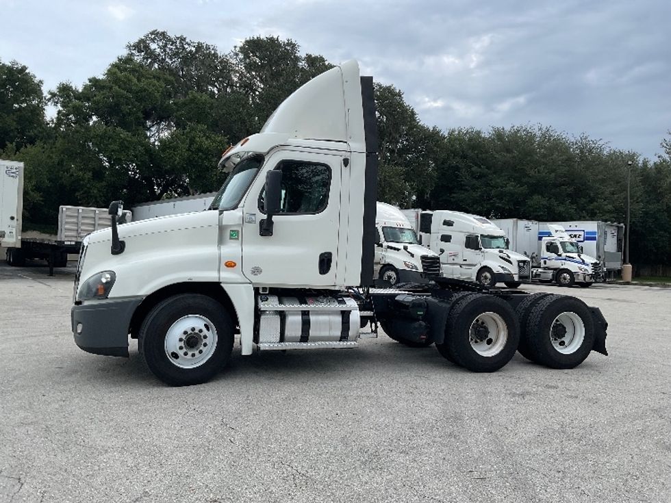 Day Cab Tractor-Heavy Duty Tractors-Freightliner-2020-Cascadia 12564ST-Tampa-FL-326,693\n\t\tmiles-$ 51,250 - Image 4