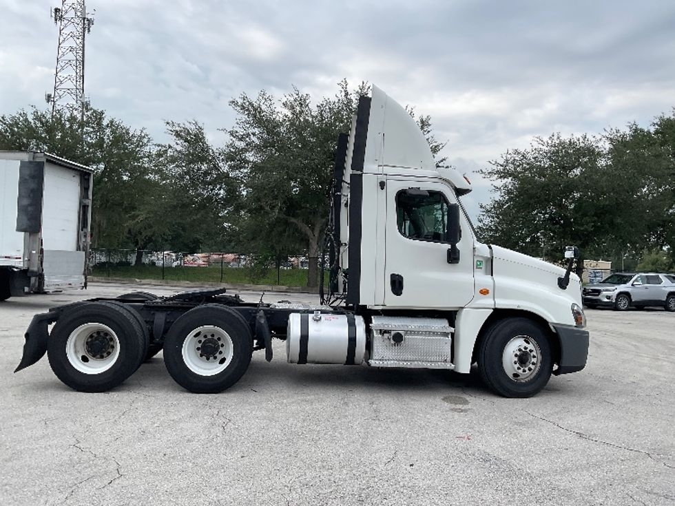 Day Cab Tractor-Heavy Duty Tractors-Freightliner-2020-Cascadia 12564ST-Tampa-FL-326,693\n\t\tmiles-$ 51,250 - Image 8