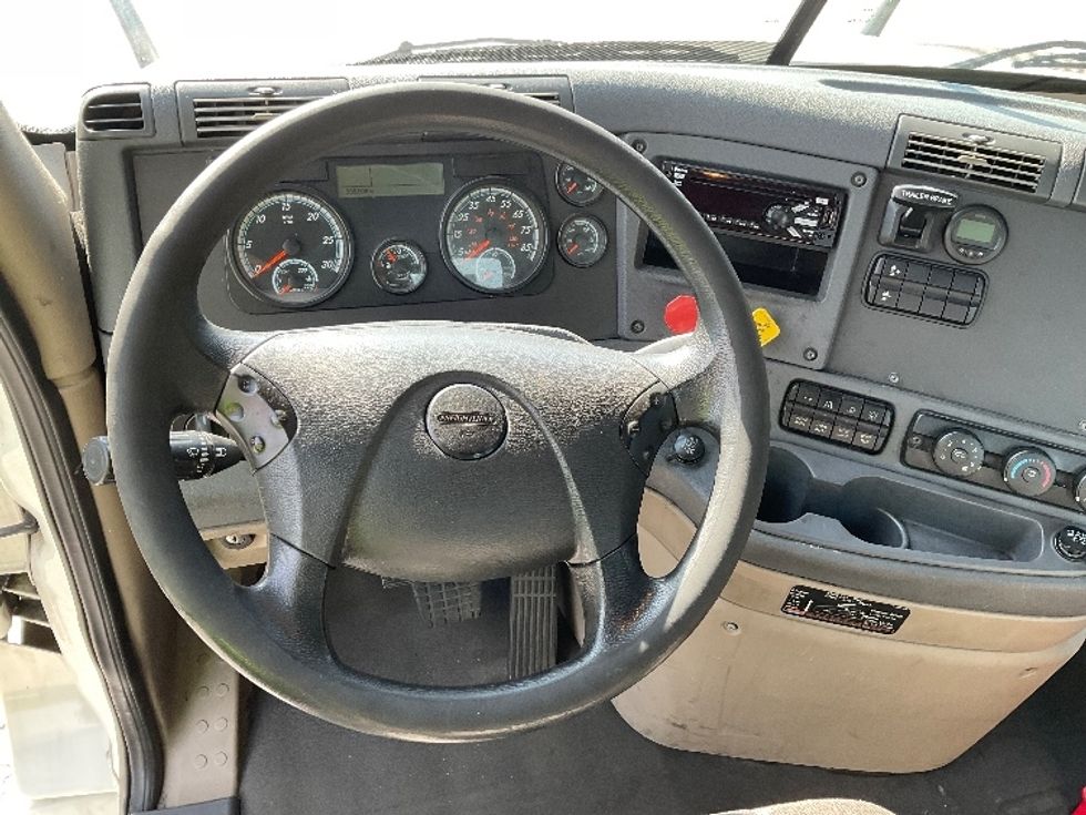 Day Cab Tractor-Heavy Duty Tractors-Freightliner-2020-Cascadia 12564ST-Tampa-FL-335,506\n\t\tmiles-$ 45,750 - Image 11