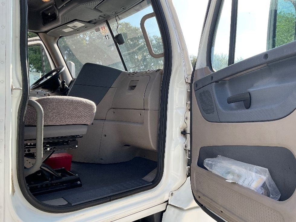 Day Cab Tractor-Heavy Duty Tractors-Freightliner-2020-Cascadia 12564ST-Tampa-FL-335,506\n\t\tmiles-$ 45,750 - Image 12