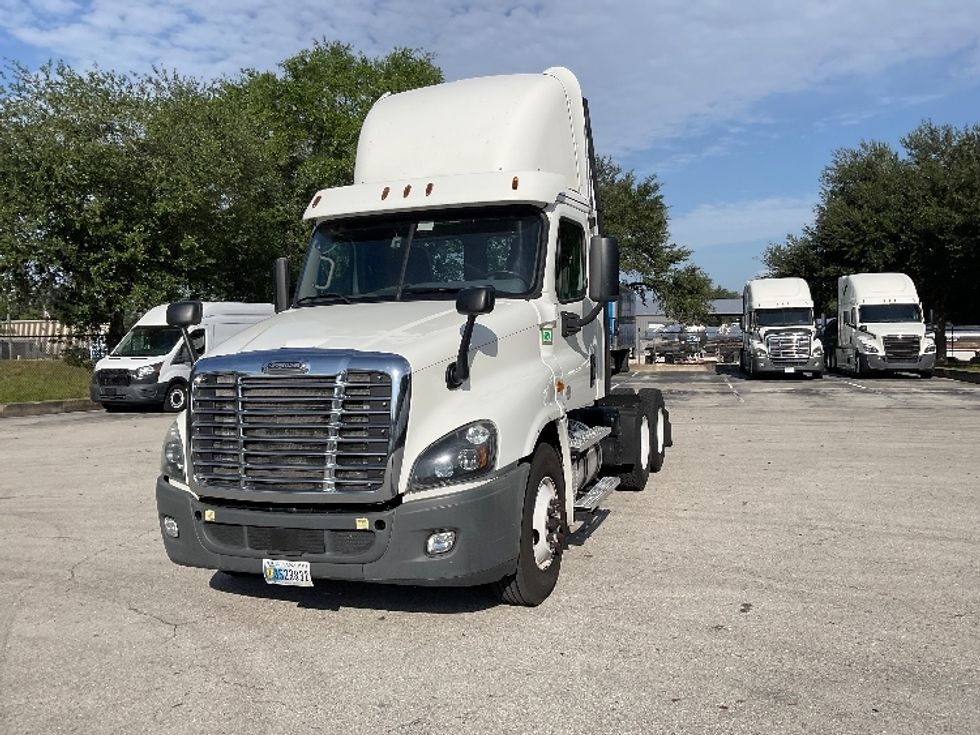 Day Cab Tractor-Heavy Duty Tractors-Freightliner-2020-Cascadia 12564ST-Tampa-FL-335,506\n\t\tmiles-$ 45,750 - Image 3