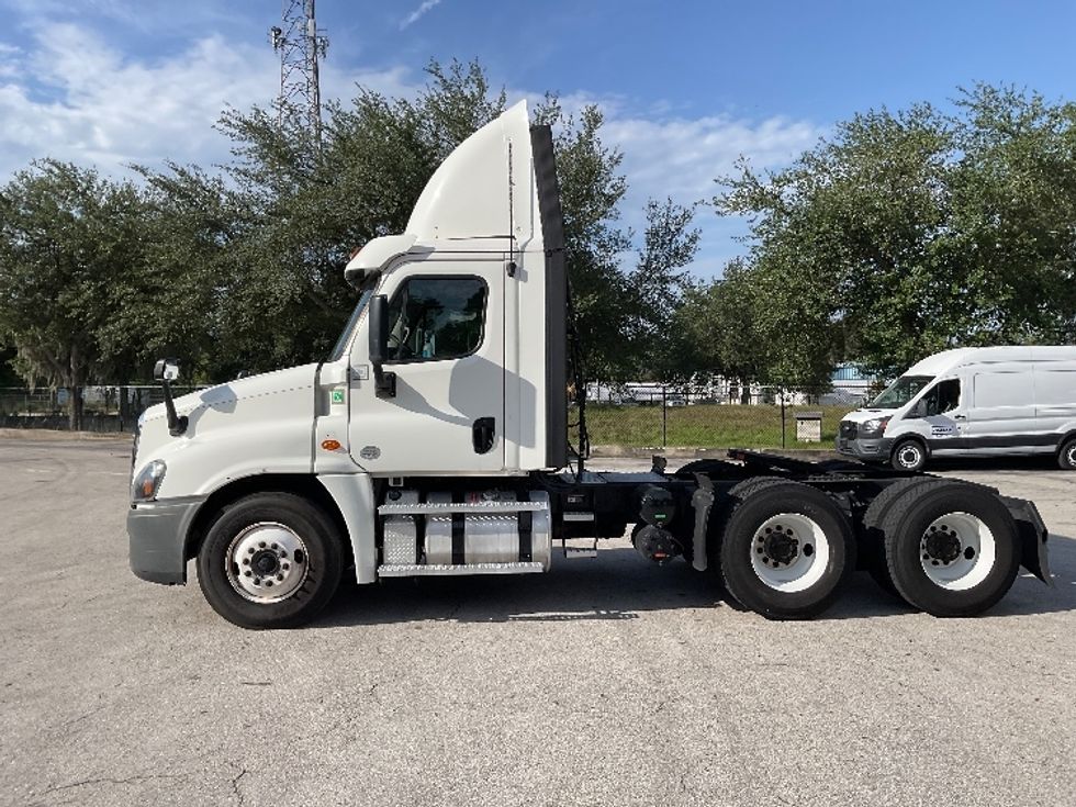 Day Cab Tractor-Heavy Duty Tractors-Freightliner-2020-Cascadia 12564ST-Tampa-FL-335,506\n\t\tmiles-$ 45,750 - Image 4