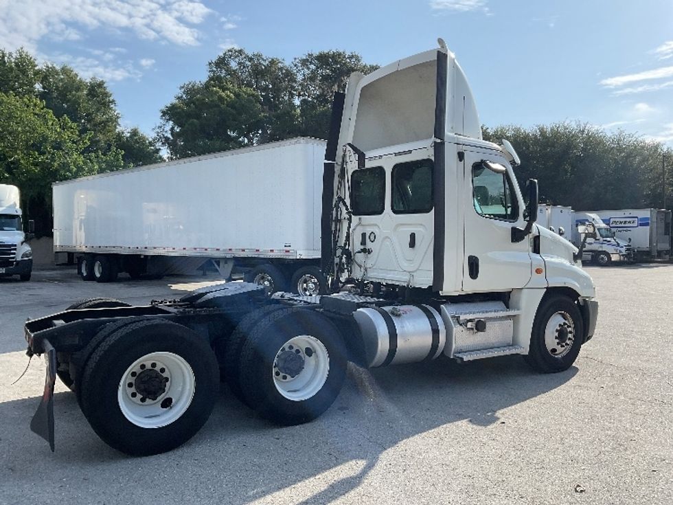Day Cab Tractor-Heavy Duty Tractors-Freightliner-2020-Cascadia 12564ST-Tampa-FL-335,506\n\t\tmiles-$ 45,750 - Image 7