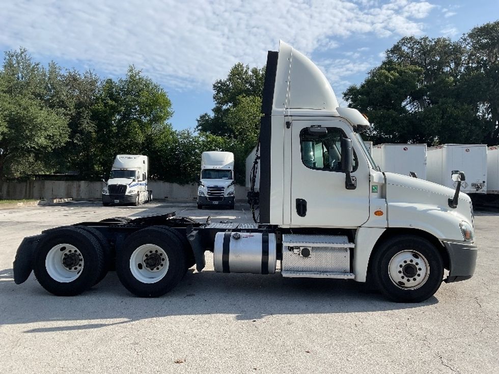 Day Cab Tractor-Heavy Duty Tractors-Freightliner-2020-Cascadia 12564ST-Tampa-FL-335,506\n\t\tmiles-$ 45,750 - Image 8