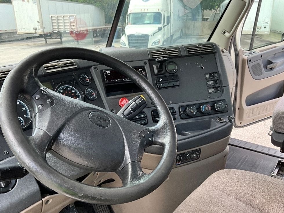 Day Cab Tractor-Heavy Duty Tractors-Freightliner-2020-Cascadia 12564ST-Tampa-FL-344,170\n\t\tmiles-$ 50,500 - Image 10