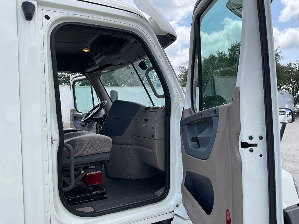 Day Cab Tractor-Heavy Duty Tractors-Freightliner-2020-Cascadia 12564ST-Tampa-FL-344,170\n\t\tmiles-$ 50,500 - Image 12