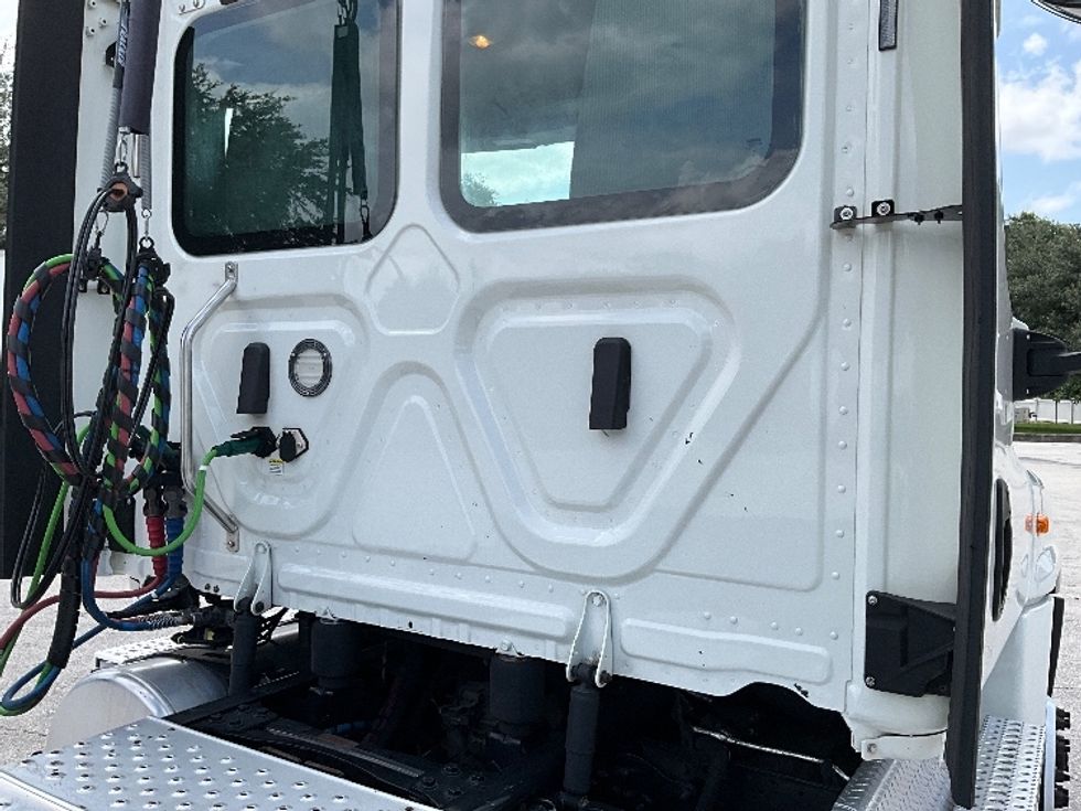 Day Cab Tractor-Heavy Duty Tractors-Freightliner-2020-Cascadia 12564ST-Tampa-FL-344,170\n\t\tmiles-$ 50,500 - Image 19