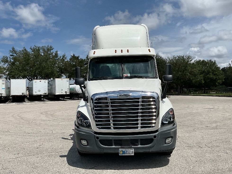 Day Cab Tractor-Heavy Duty Tractors-Freightliner-2020-Cascadia 12564ST-Tampa-FL-344,170\n\t\tmiles-$ 50,500 - Image 2