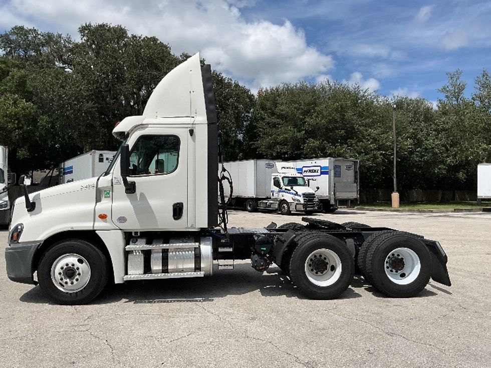 Day Cab Tractor-Heavy Duty Tractors-Freightliner-2020-Cascadia 12564ST-Tampa-FL-344,170\n\t\tmiles-$ 50,500 - Image 4