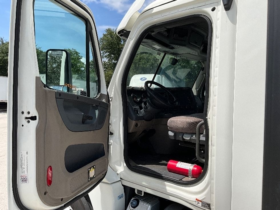 Day Cab Tractor-Heavy Duty Tractors-Freightliner-2020-Cascadia 12564ST-Tampa-FL-344,170\n\t\tmiles-$ 50,500 - Image 9