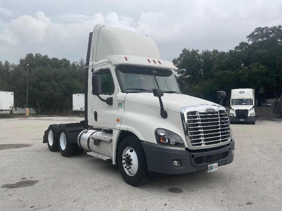Day Cab Tractor-Heavy Duty Tractors-Freightliner-2020-Cascadia 12564ST-Tampa-FL-404,982\n\t\tmiles-$ 47,000 - Image 1