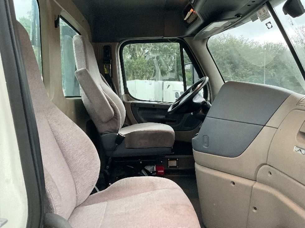 Day Cab Tractor-Heavy Duty Tractors-Freightliner-2020-Cascadia 12564ST-Tampa-FL-404,982\n\t\tmiles-$ 47,000 - Image 14