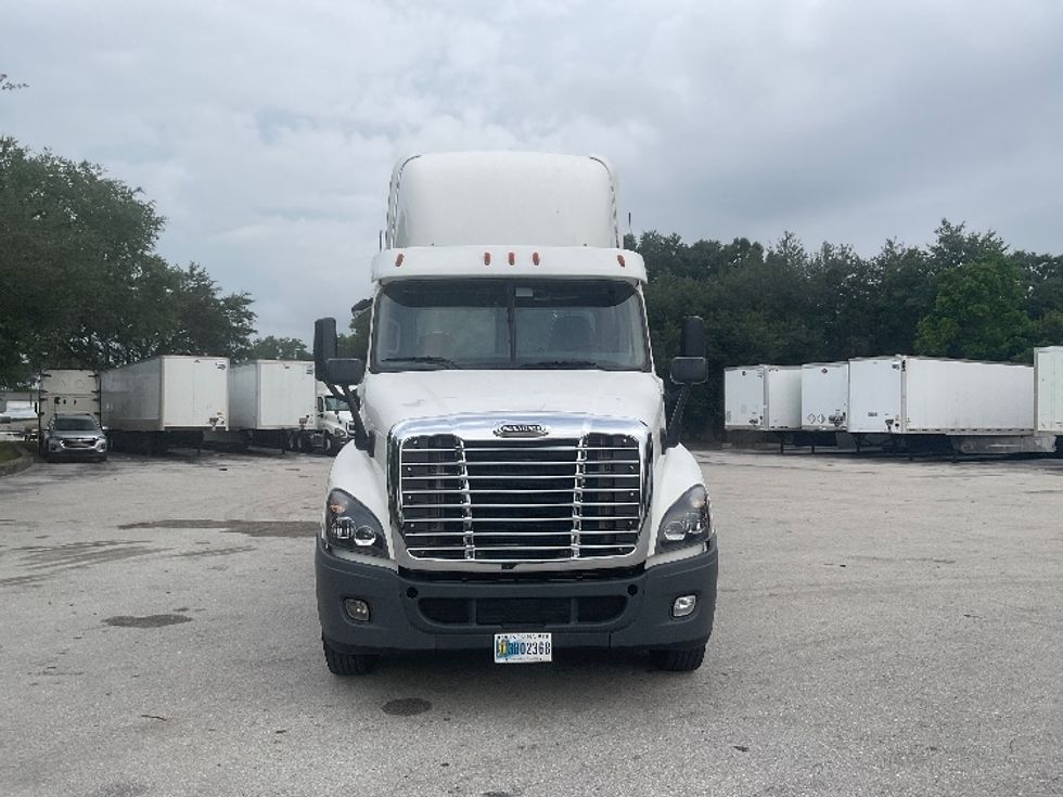 Day Cab Tractor-Heavy Duty Tractors-Freightliner-2020-Cascadia 12564ST-Tampa-FL-404,982\n\t\tmiles-$ 47,000 - Image 2