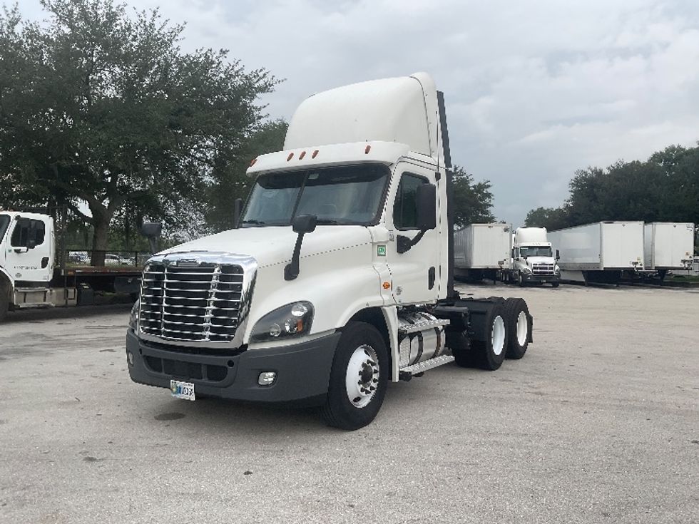 Day Cab Tractor-Heavy Duty Tractors-Freightliner-2020-Cascadia 12564ST-Tampa-FL-404,982\n\t\tmiles-$ 47,000 - Image 3