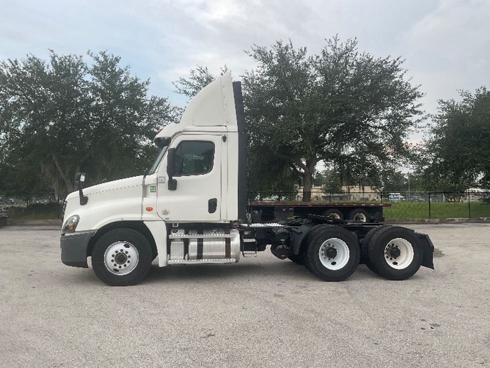 Day Cab Tractor-Heavy Duty Tractors-Freightliner-2020-Cascadia 12564ST-Tampa-FL-404,982\n\t\tmiles-$ 47,000 - Image 4