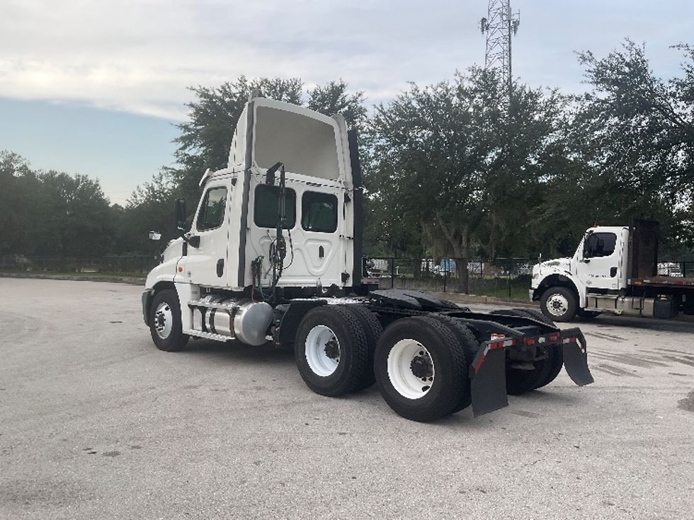 Day Cab Tractor-Heavy Duty Tractors-Freightliner-2020-Cascadia 12564ST-Tampa-FL-404,982\n\t\tmiles-$ 47,000 - Image 5