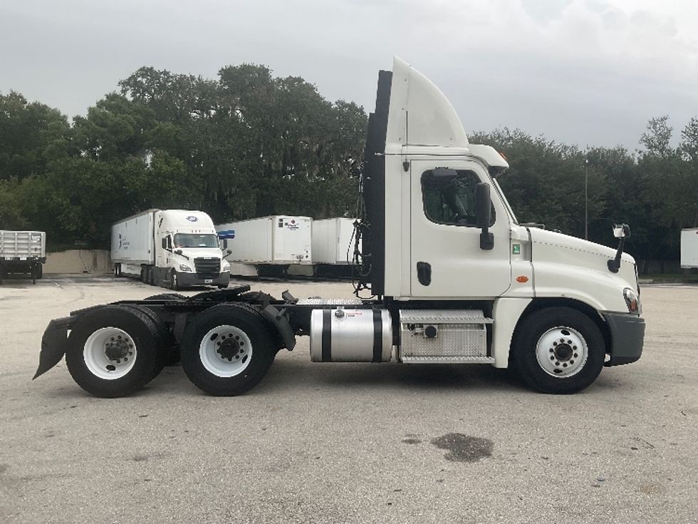 Day Cab Tractor-Heavy Duty Tractors-Freightliner-2020-Cascadia 12564ST-Tampa-FL-404,982\n\t\tmiles-$ 47,000 - Image 8