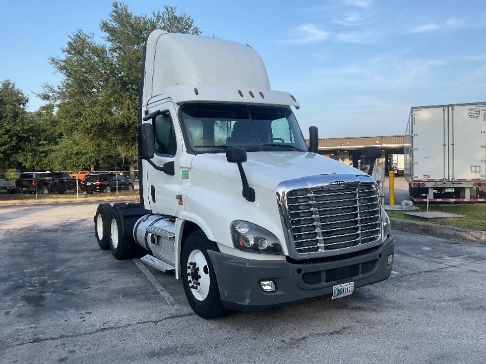 Day Cab Tractor-Heavy Duty Tractors-Freightliner-2020-Cascadia 12564ST-Tampa-FL-479,955\n\t\tmiles-$ 43,000 - Image 1