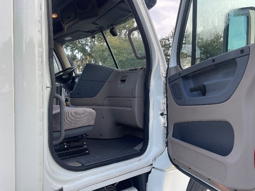 Day Cab Tractor-Heavy Duty Tractors-Freightliner-2020-Cascadia 12564ST-Tampa-FL-479,955\n\t\tmiles-$ 43,000 - Image 12