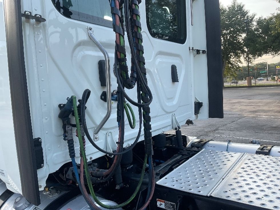Day Cab Tractor-Heavy Duty Tractors-Freightliner-2020-Cascadia 12564ST-Tampa-FL-479,955\n\t\tmiles-$ 43,000 - Image 18