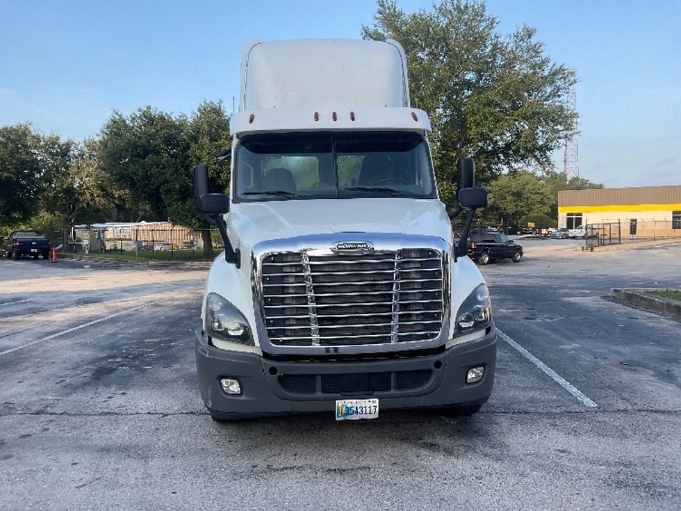 Day Cab Tractor-Heavy Duty Tractors-Freightliner-2020-Cascadia 12564ST-Tampa-FL-479,955\n\t\tmiles-$ 43,000 - Image 2