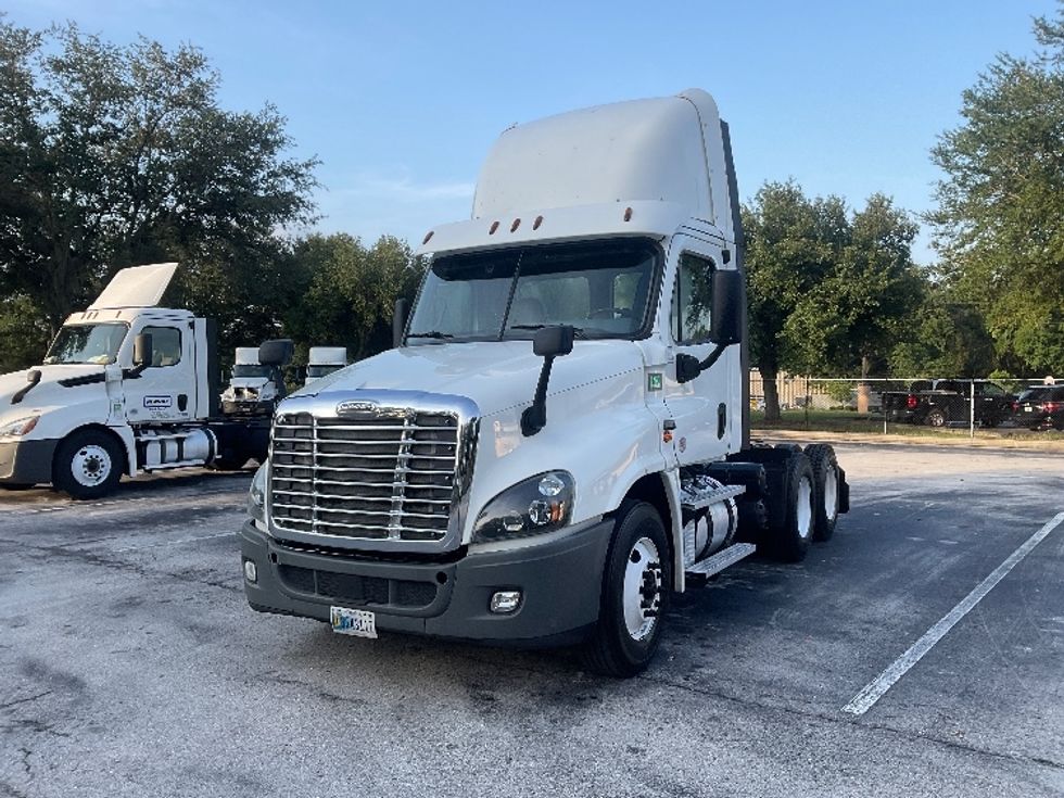 Day Cab Tractor-Heavy Duty Tractors-Freightliner-2020-Cascadia 12564ST-Tampa-FL-479,955\n\t\tmiles-$ 43,000 - Image 3