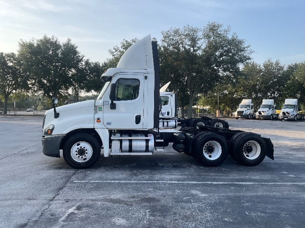 Day Cab Tractor-Heavy Duty Tractors-Freightliner-2020-Cascadia 12564ST-Tampa-FL-479,955\n\t\tmiles-$ 43,000 - Image 4