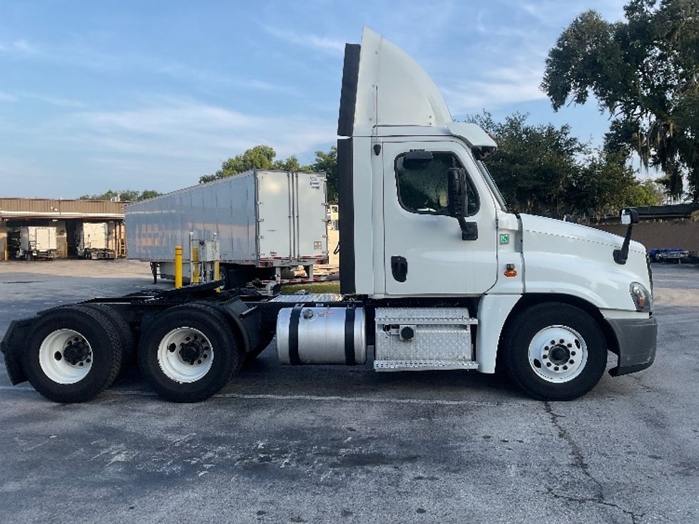 Day Cab Tractor-Heavy Duty Tractors-Freightliner-2020-Cascadia 12564ST-Tampa-FL-479,955\n\t\tmiles-$ 43,000 - Image 8