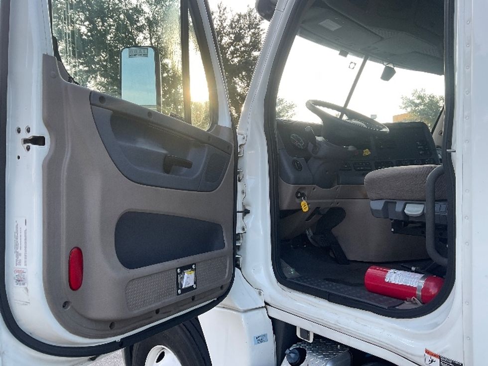 Day Cab Tractor-Heavy Duty Tractors-Freightliner-2020-Cascadia 12564ST-Tampa-FL-479,955\n\t\tmiles-$ 43,000 - Image 9