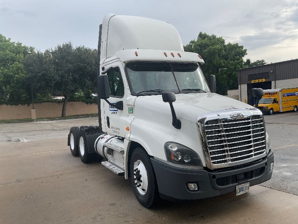 Day Cab Tractor-Heavy Duty Tractors-Freightliner-2020-Cascadia 12564ST-Tampa-FL-481,452\n\t\tmiles-$ 43,000 - Image 1