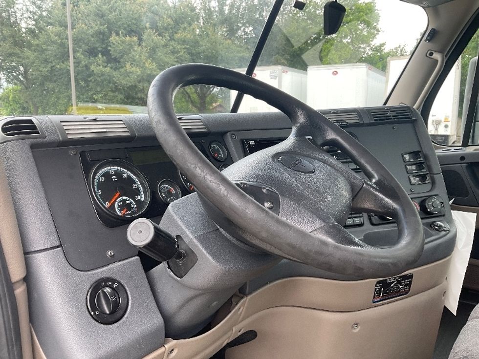 Day Cab Tractor-Heavy Duty Tractors-Freightliner-2020-Cascadia 12564ST-Tampa-FL-481,452\n\t\tmiles-$ 43,000 - Image 10