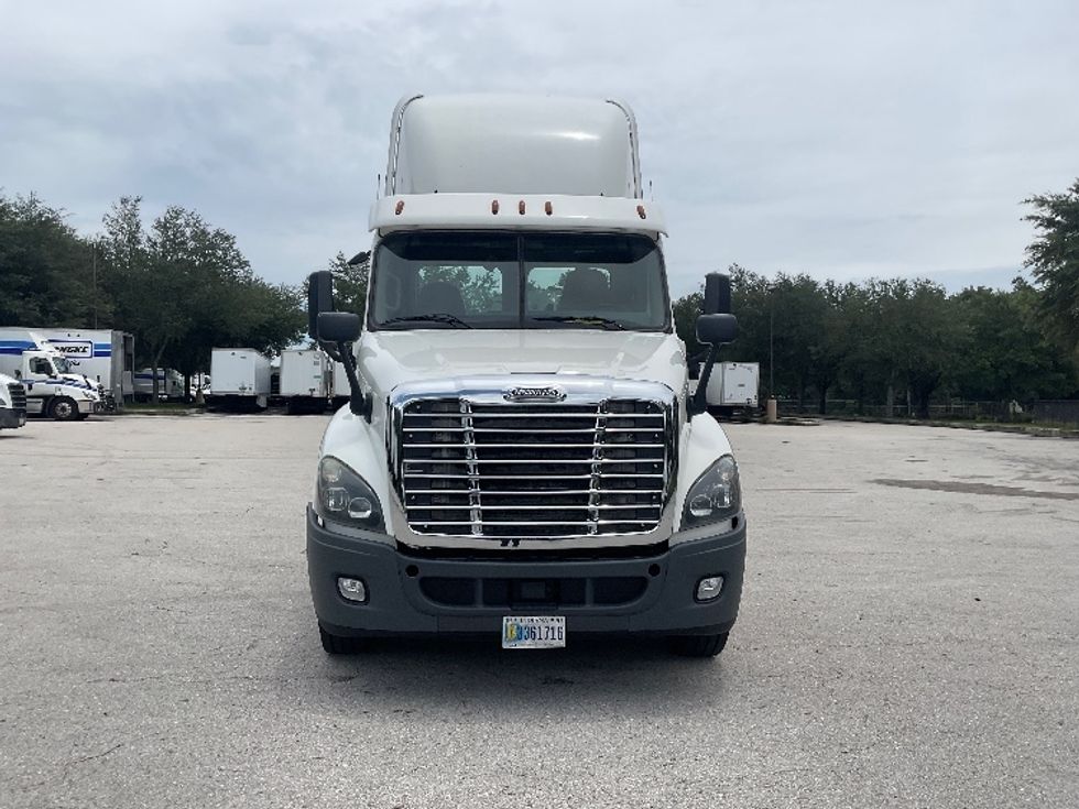 Day Cab Tractor-Heavy Duty Tractors-Freightliner-2020-Cascadia 12564ST-Tampa-FL-481,452\n\t\tmiles-$ 43,000 - Image 2