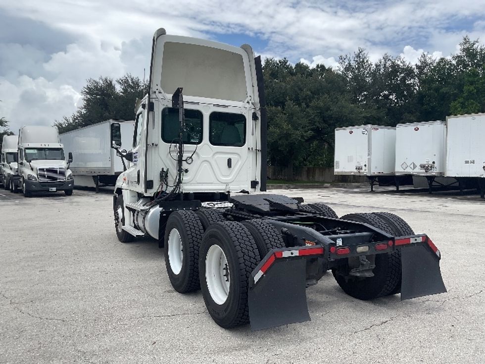 Day Cab Tractor-Heavy Duty Tractors-Freightliner-2020-Cascadia 12564ST-Tampa-FL-481,452\n\t\tmiles-$ 43,000 - Image 5