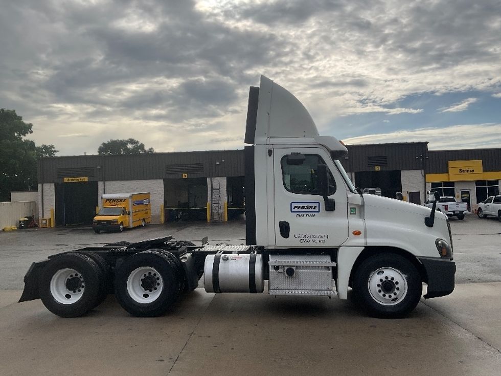 Day Cab Tractor-Heavy Duty Tractors-Freightliner-2020-Cascadia 12564ST-Tampa-FL-481,452\n\t\tmiles-$ 43,000 - Image 8
