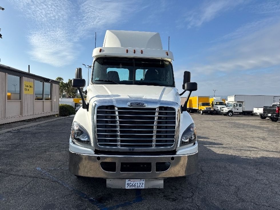 Day Cab Tractor-Heavy Duty Tractors-Freightliner-2020-Cascadia 12564ST-Torrance-CA-109,965\n\t\tmiles-$ 60,000 - Image 2