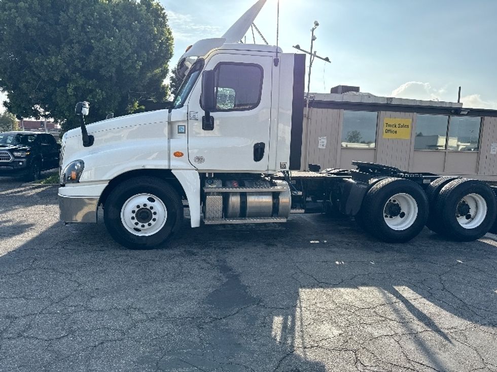 Day Cab Tractor-Heavy Duty Tractors-Freightliner-2020-Cascadia 12564ST-Torrance-CA-109,965\n\t\tmiles-$ 60,000 - Image 4