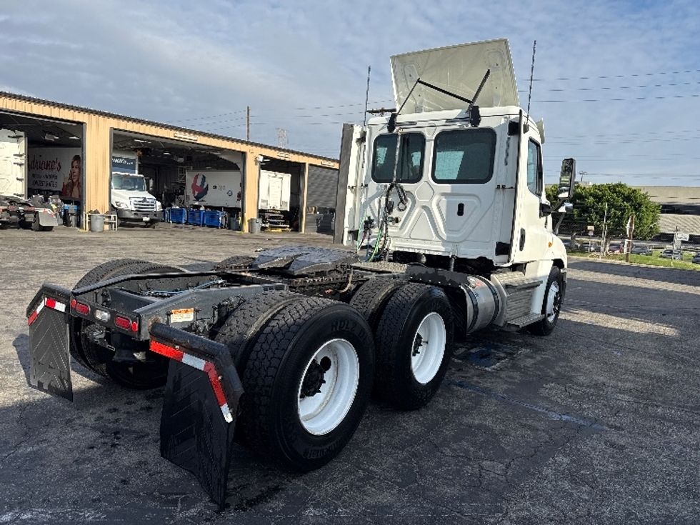 Day Cab Tractor-Heavy Duty Tractors-Freightliner-2020-Cascadia 12564ST-Torrance-CA-109,965\n\t\tmiles-$ 60,000 - Image 6