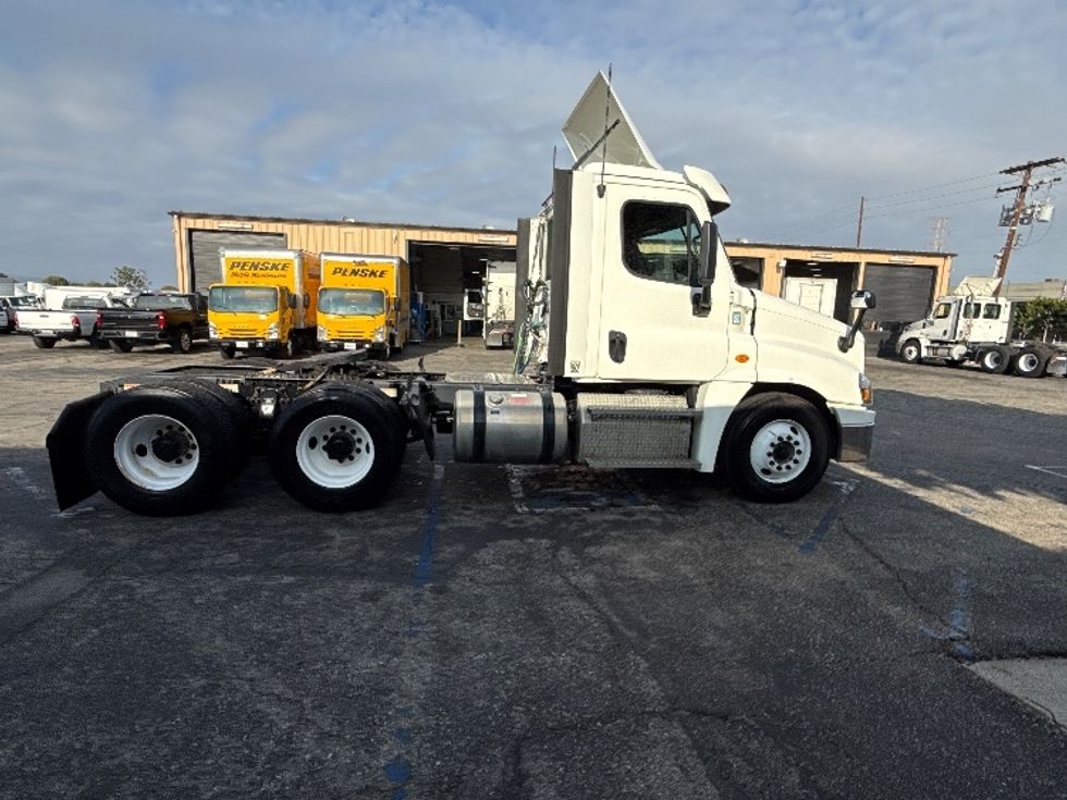 Day Cab Tractor-Heavy Duty Tractors-Freightliner-2020-Cascadia 12564ST-Torrance-CA-109,965\n\t\tmiles-$ 60,000 - Image 7
