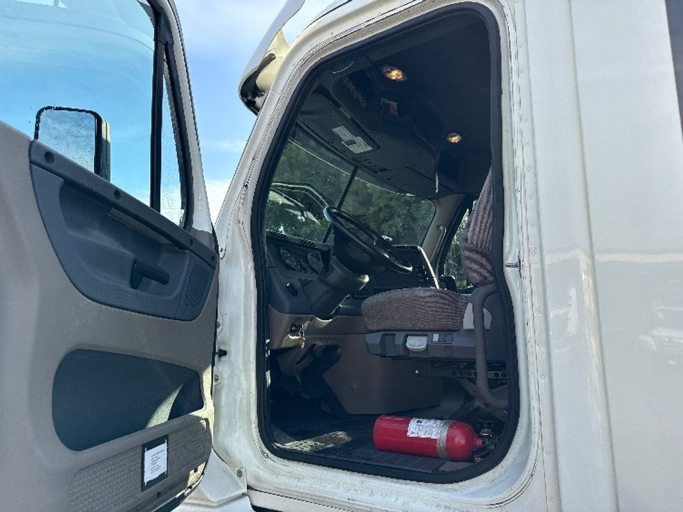 Day Cab Tractor-Heavy Duty Tractors-Freightliner-2020-Cascadia 12564ST-Torrance-CA-109,965\n\t\tmiles-$ 60,000 - Image 8