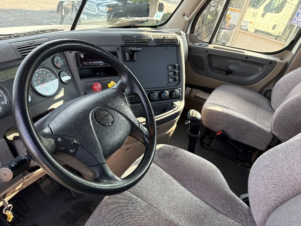 Day Cab Tractor-Heavy Duty Tractors-Freightliner-2020-Cascadia 12564ST-Torrance-CA-109,965\n\t\tmiles-$ 60,000 - Image 9