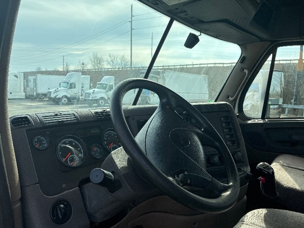 Day Cab Tractor-Heavy Duty Tractors-Freightliner-2020-Cascadia 12564ST-Valparaiso-IN-205,907\n\t\tmiles-$ 62,750 - Image 10