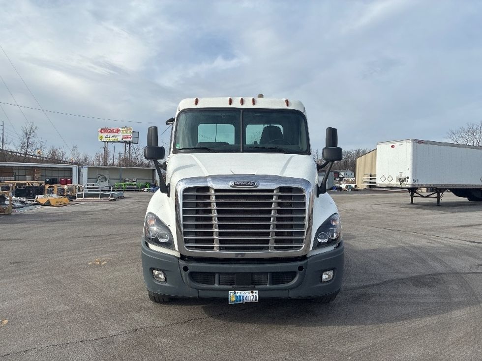 Day Cab Tractor-Heavy Duty Tractors-Freightliner-2020-Cascadia 12564ST-Valparaiso-IN-205,907\n\t\tmiles-$ 62,750 - Image 2