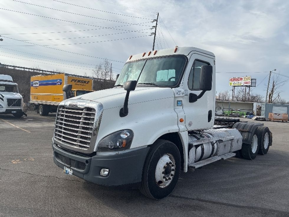 Day Cab Tractor-Heavy Duty Tractors-Freightliner-2020-Cascadia 12564ST-Valparaiso-IN-205,907\n\t\tmiles-$ 62,750 - Image 3