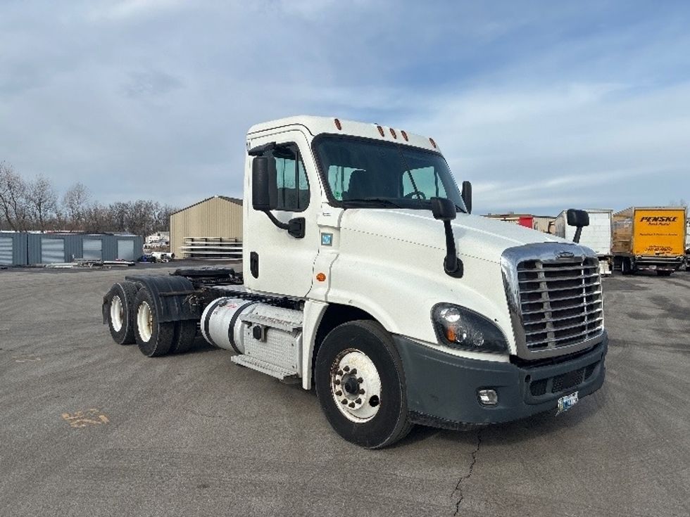 Day Cab Tractor-Heavy Duty Tractors-Freightliner-2020-Cascadia 12564ST-Valparaiso-IN-240,000\n\t\tmiles-$ 61,000 - Image 1