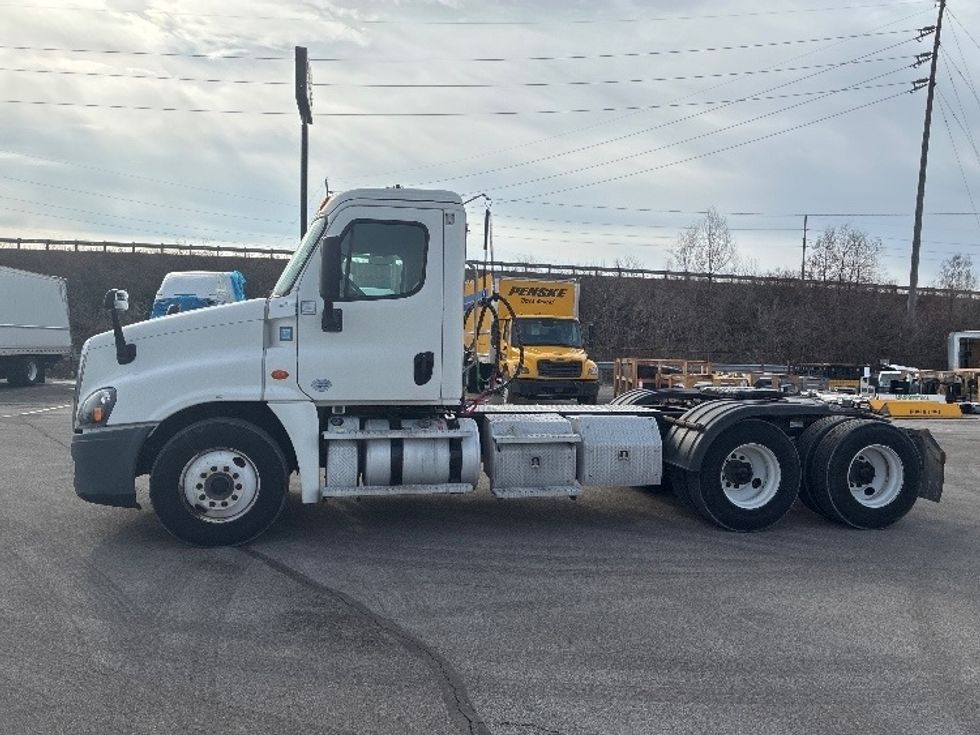 Day Cab Tractor-Heavy Duty Tractors-Freightliner-2020-Cascadia 12564ST-Valparaiso-IN-240,000\n\t\tmiles-$ 61,000 - Image 9