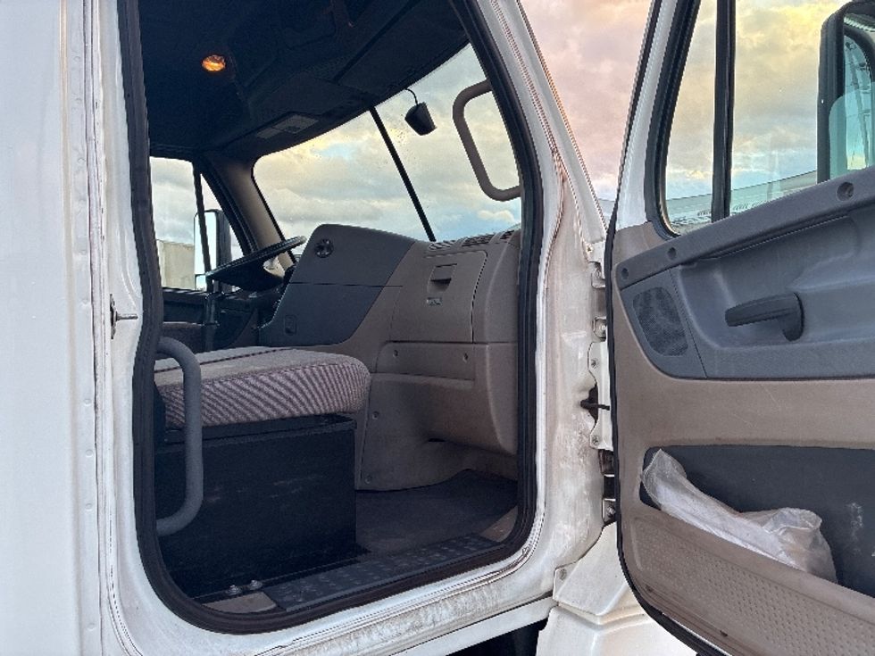 Day Cab Tractor-Heavy Duty Tractors-Freightliner-2020-Cascadia 12564ST-Valparaiso-IN-406,025\n\t\tmiles-$ 51,500 - Image 12