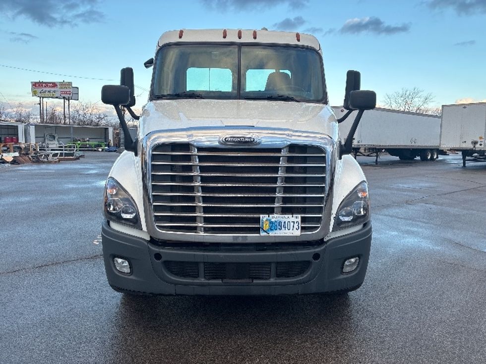 Day Cab Tractor-Heavy Duty Tractors-Freightliner-2020-Cascadia 12564ST-Valparaiso-IN-406,025\n\t\tmiles-$ 51,500 - Image 2