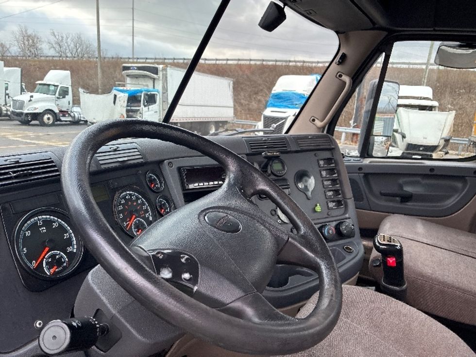 Day Cab Tractor-Heavy Duty Tractors-Freightliner-2020-Cascadia 12564ST-Valparaiso-IN-667,908\n\t\tmiles-$ 29,500 - Image 10
