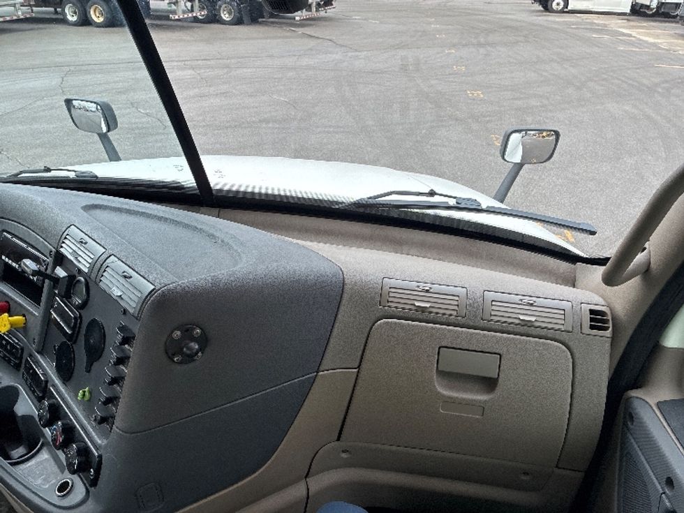 Day Cab Tractor-Heavy Duty Tractors-Freightliner-2020-Cascadia 12564ST-Valparaiso-IN-667,908\n\t\tmiles-$ 29,500 - Image 13