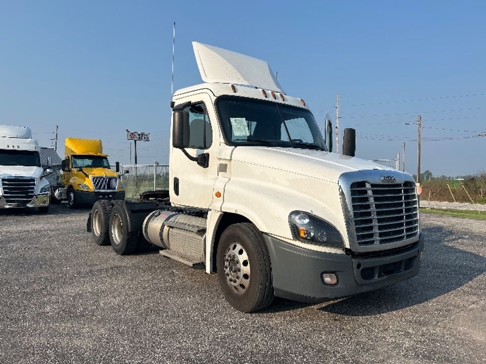 2020 Freightliner Cascadia 125" Sleeper Cab photo 16